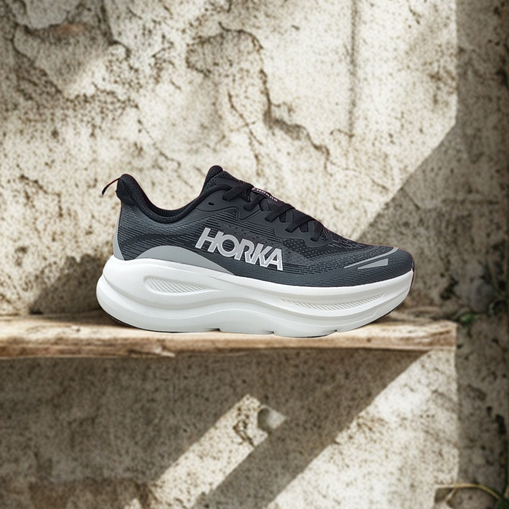 1000144964 Lightweight Cushioned Trainer