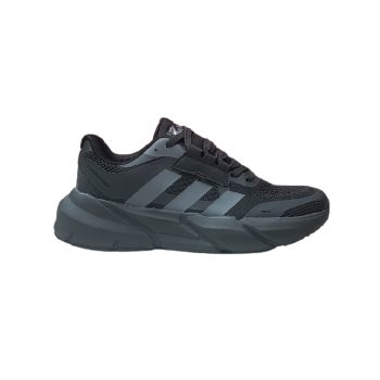 The lightweight outsole is engineered for stability and traction, helping provide confident movement across various surfaces. The streamlined combination of mesh textures, smooth overlays, and geometric sole detailing gives these Traniers a dynamic appearance that easily pairs with jeans, joggers, shorts, or athletic wear.